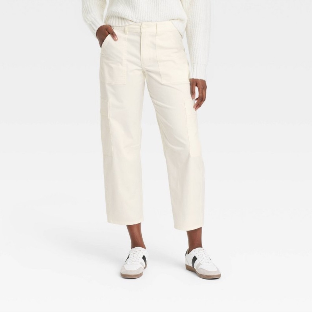Women's Mid-Rise Barrel Leg Cargo Pants - Universal Thread Cream
